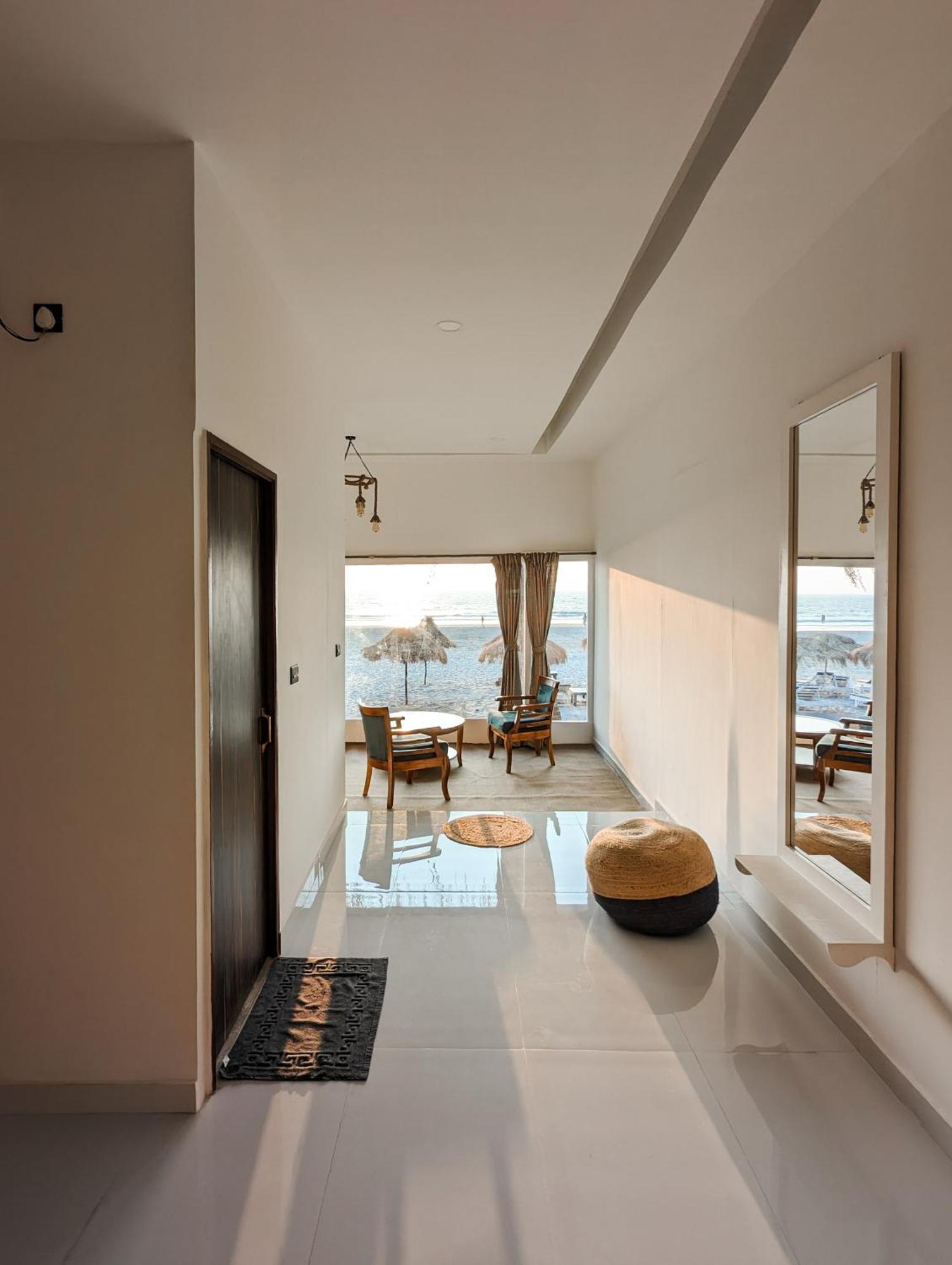 Aqua Beach Stays Ashwem Mandrem Exterior foto