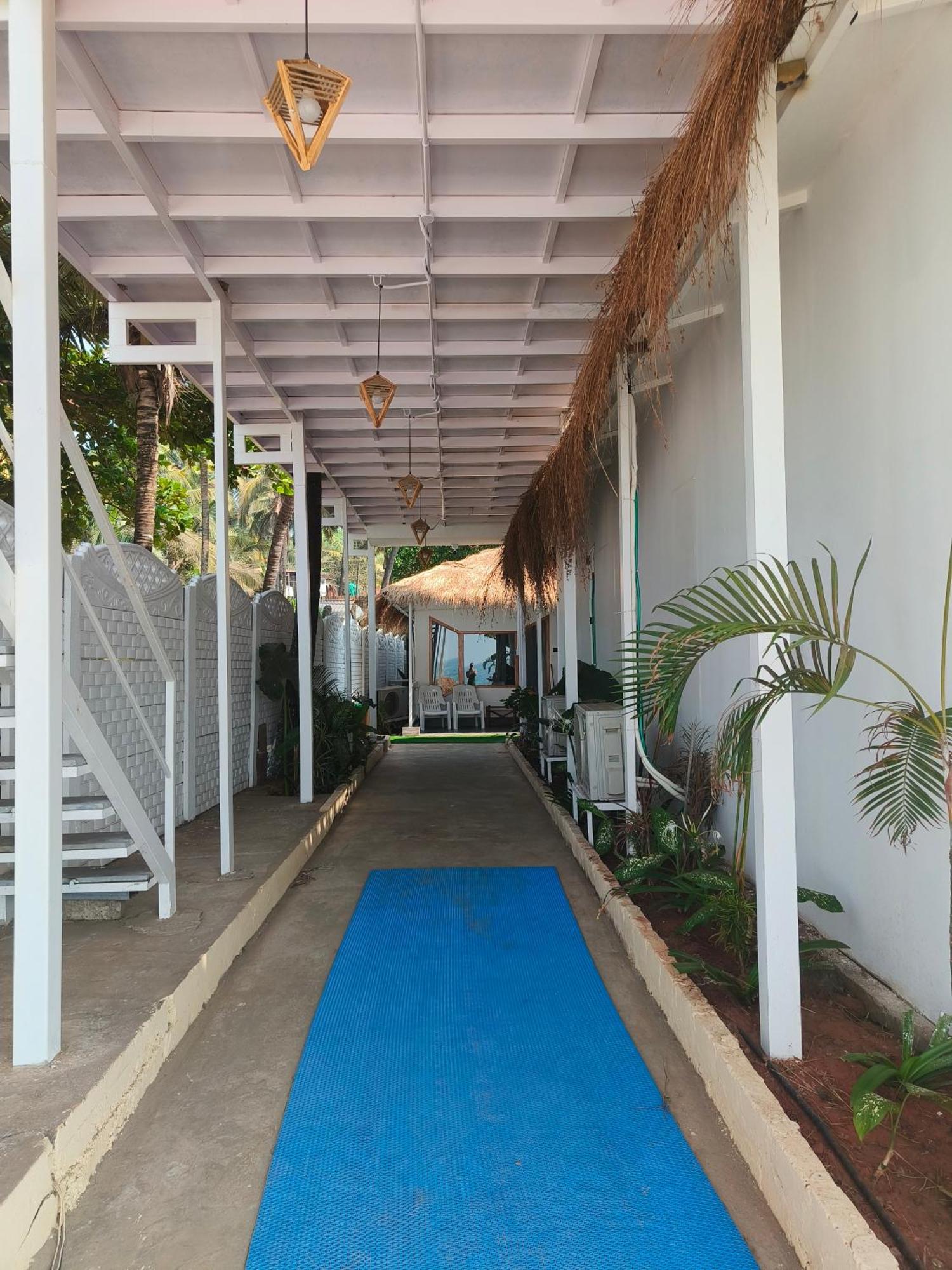 Aqua Beach Stays Ashwem Mandrem Exterior foto