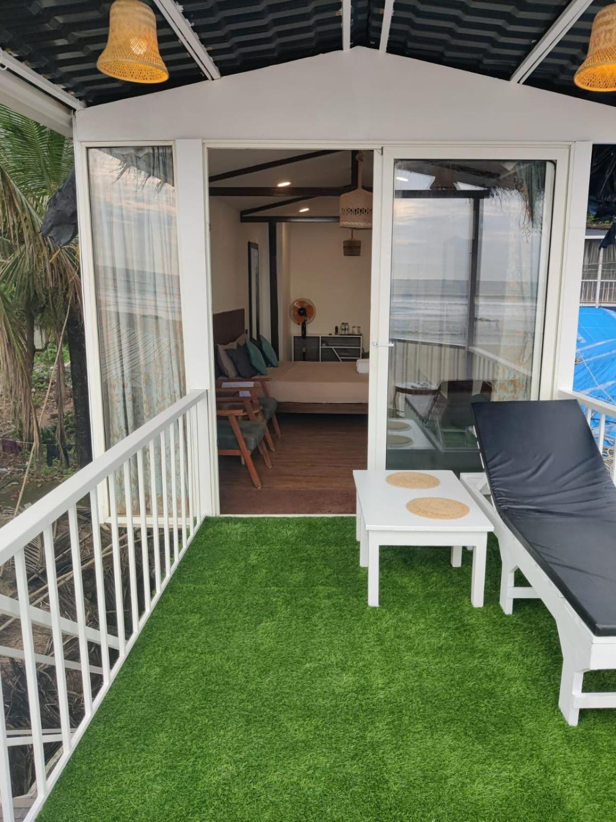 Aqua Beach Stays Ashwem Mandrem Exterior foto